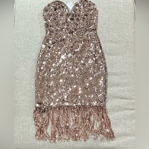 NWT TFNC LONDON BEAUTIFUL ROSE GOLD SEQUIN DRESS